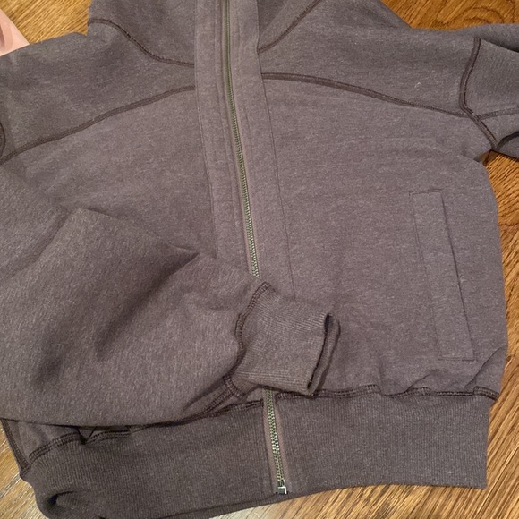 Reselling  - Reversible lululemon jacket - Picture 6 of 6
